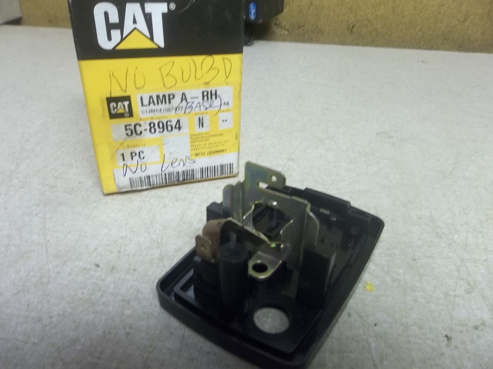 Lamp A-Rh 24V – Part No 5C8964 – CAT Spare Part